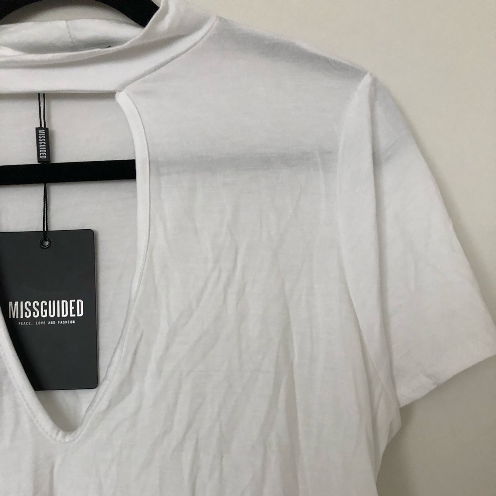 Keyhole Cut Out Tee - Picture 3 of 4